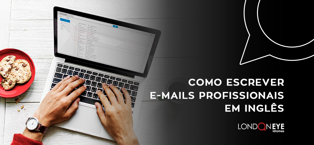 computador com escrita de e-mails profissionais em inglês
